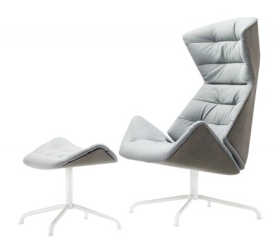 808 Lounge Sessel von Thonet mit Fußhocker, hellblau gepolstert, modernes Design.